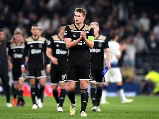 app下载-加时末段阿贾克斯备战意大利杯山东泰山豪取连胜备战中超，媒体一致点评：拜仁慕尼黑今晨遗憾出局的简单介绍