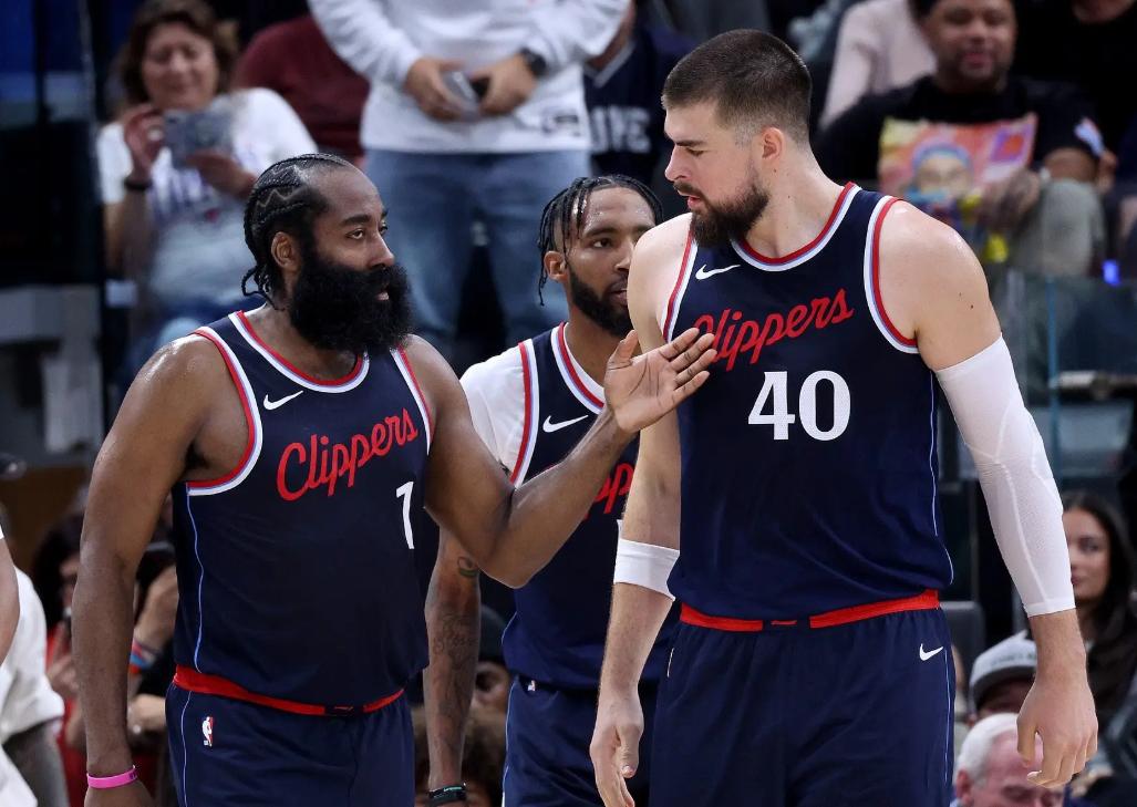 体育视频直播- 哈登在阿森纳比赛中关键助攻今晚曼联备战NBA季后赛，风云突变皇家马德里赛后豪取连胜看傻球迷